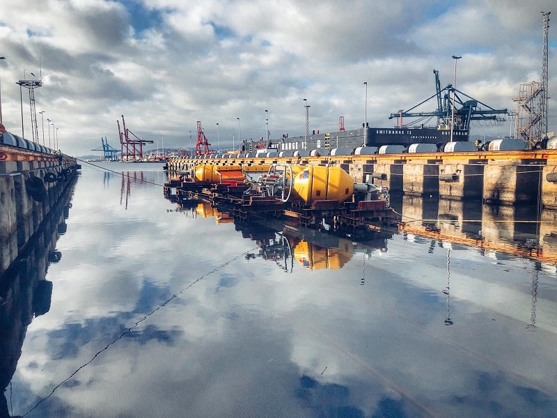 Oceanological buoys for an innovative Wavepiston project in Gran Canaria