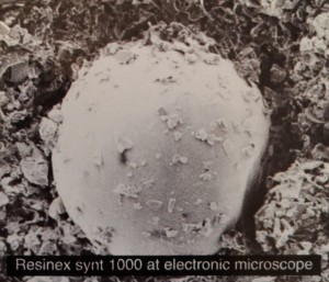 Resinex syntactic foam at electronic microscope