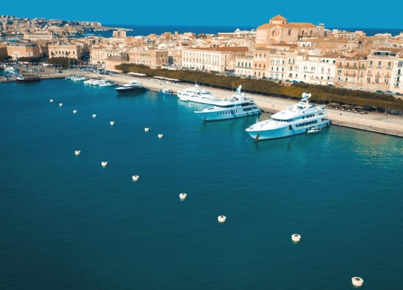 ormeggio per yacht di lusso in Sicilia